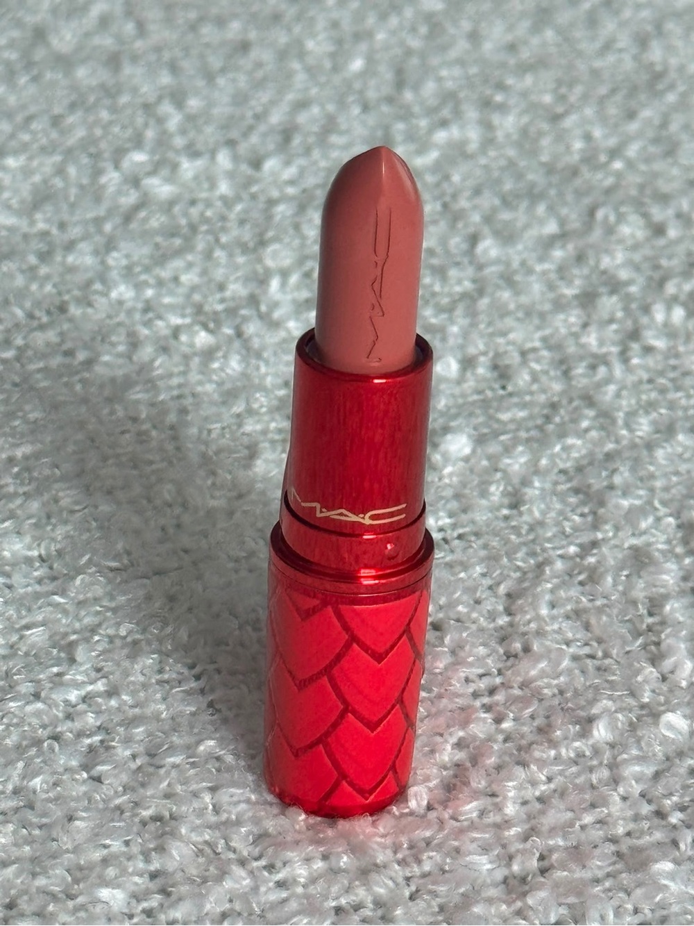 MAC Cosmetics Lipstick limited edition - Lusk has it